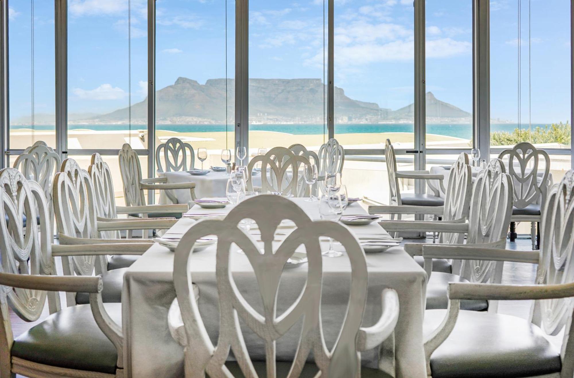 Dolphin Beach Hotel Self Catering Apartments Bloubergstrand Exterior photo