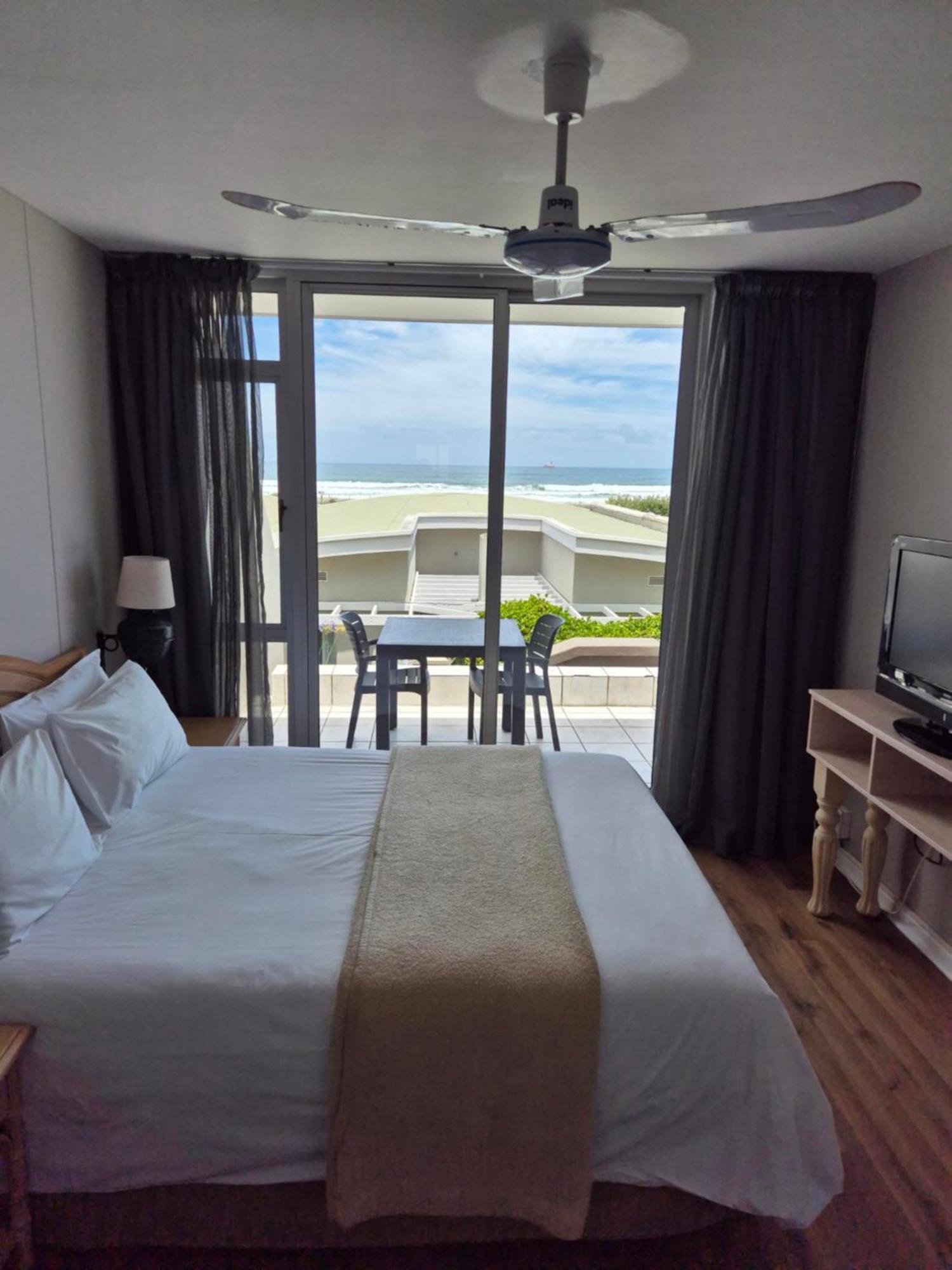 Dolphin Beach Hotel Self Catering Apartments Bloubergstrand Exterior photo